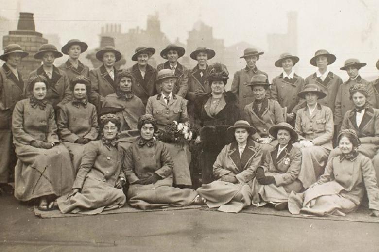 Girton and Newnham Unit of the Scottish Women’s Hospitals about to embark on board ship at Liverpool, October 1915 (reproduced courtesy of the Royal College of Physicians and Surgeons of Glasgow [https://heritage.rcpsg.ac.uk/items/show/408] CC BY-NC-SA 3.