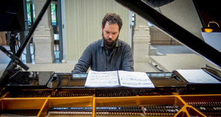 Erik Bertsch playing piano by Giovanni Daniotti
