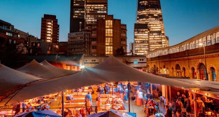 Image of Vinegar Yard, London in the evening.