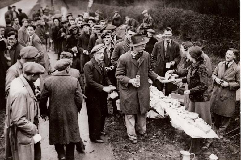 Girton students feeding the hunger marchers at Girton Corner, taken by the Associated Press, 1934 (archive reference: GCPH 7/1/12b)