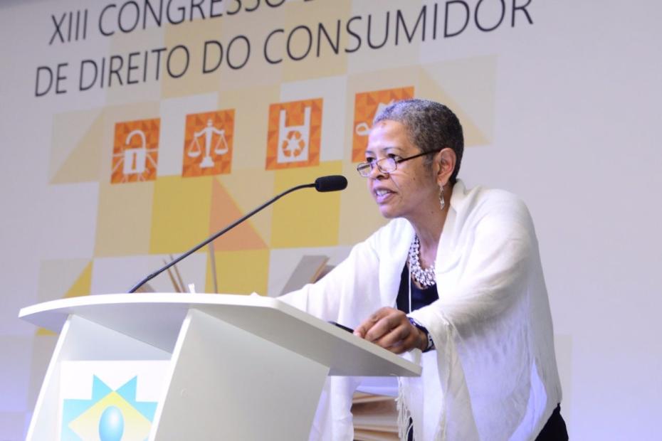 Toni speaking at the Brazilian Congress of Consumer Law in 2016
